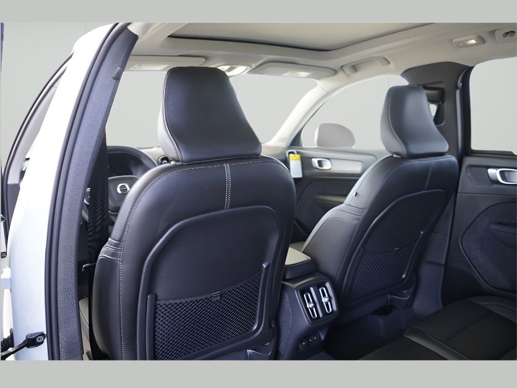 New 2025 Volvo XC40 B5 Core w/ Protection Package Premier AWD/4WD image 20