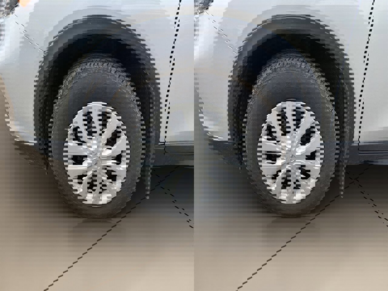 Used 2018 Nissan Rogue S image 18