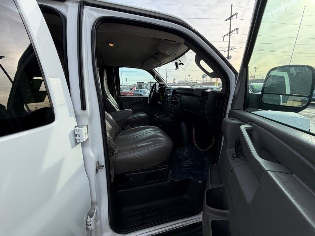Used 2017 Chevrolet Express 3500 LS RWD image 8