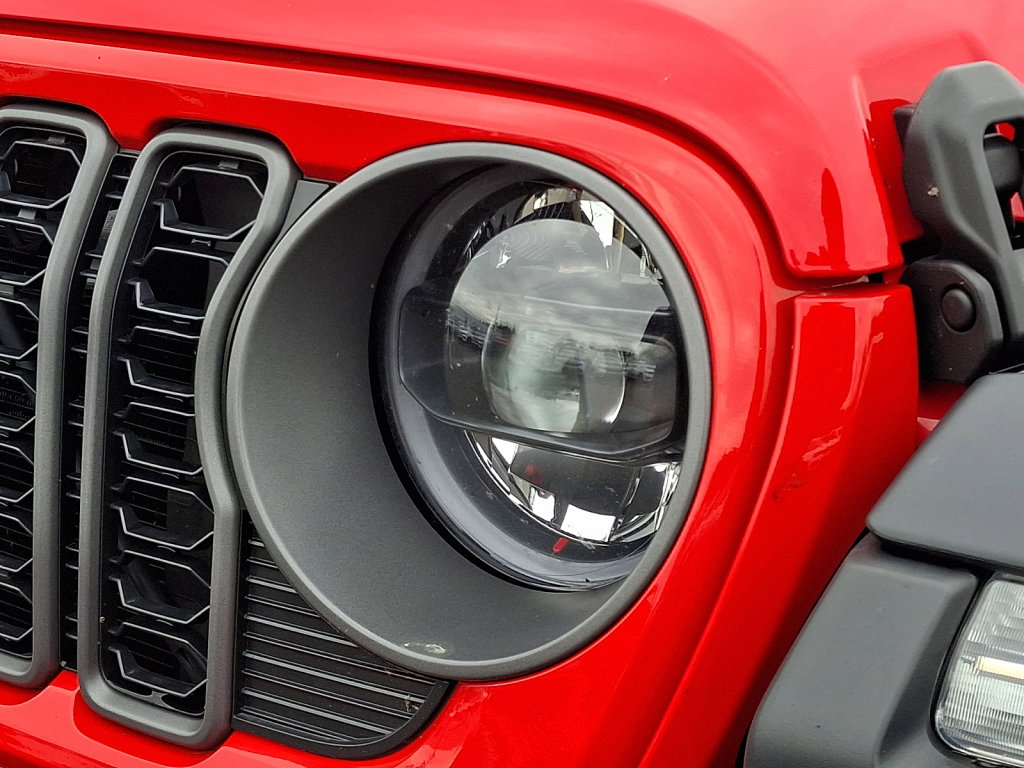 Certified 2026 Jeep Gladiator Mojave AWD/4WD image 4
