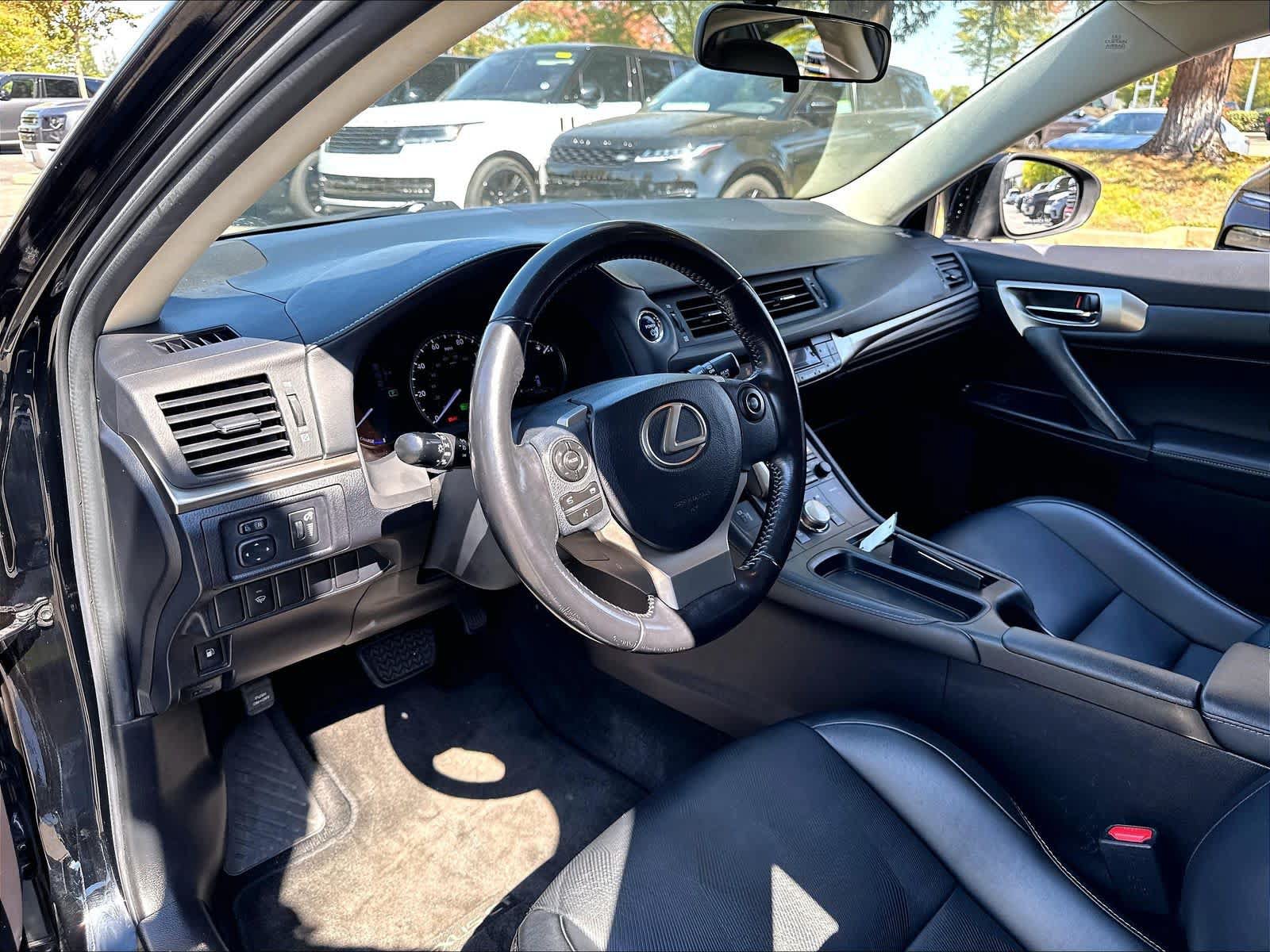 Used 2016 Lexus CT 200h w/ Accessory Package 2 FWD image 17