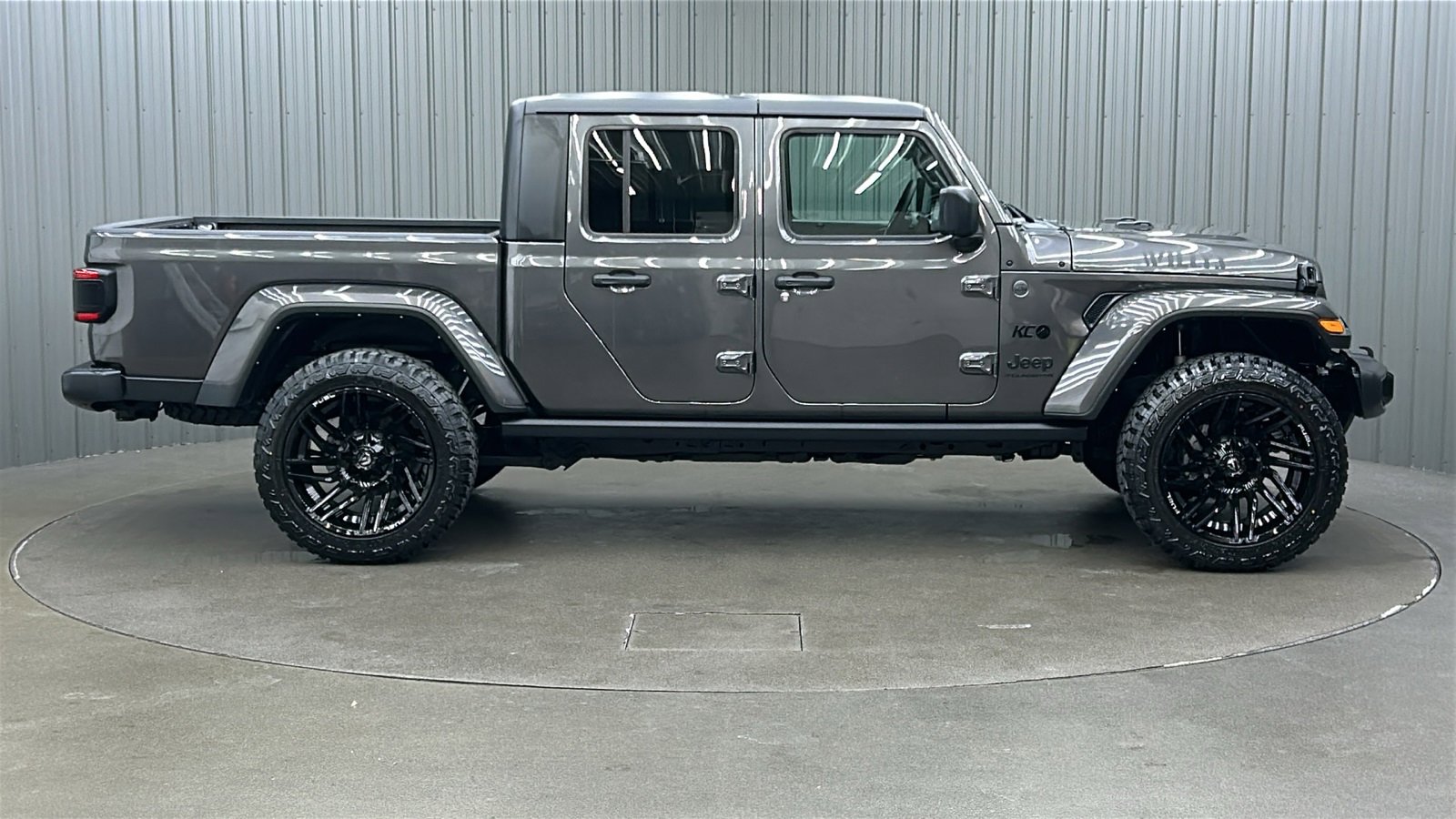 Used 2024 Jeep Gladiator Willys image 6