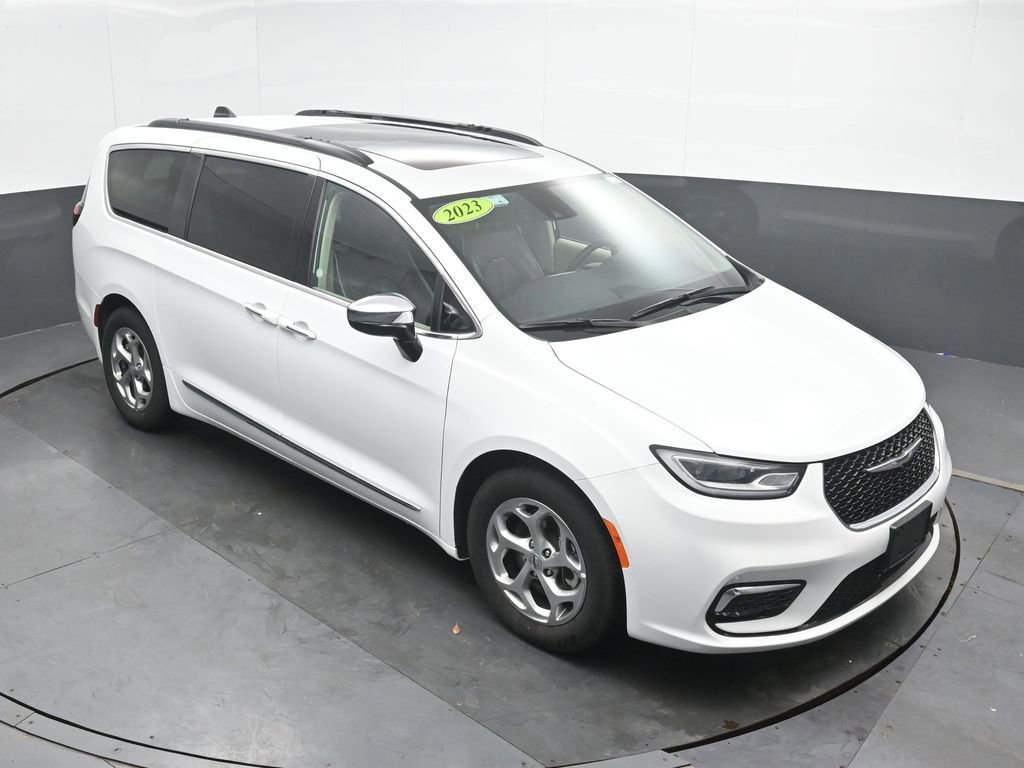 Used 2023 Chrysler Pacifica Limited FWD image 38