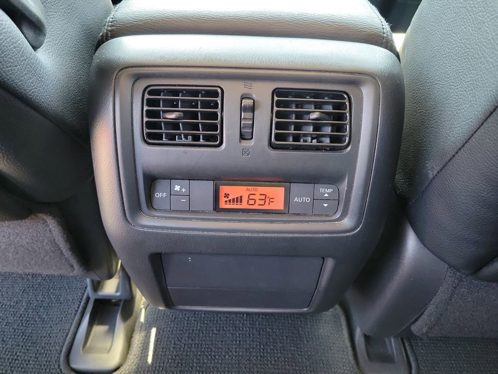 Used 2017 Nissan Pathfinder SV image 15