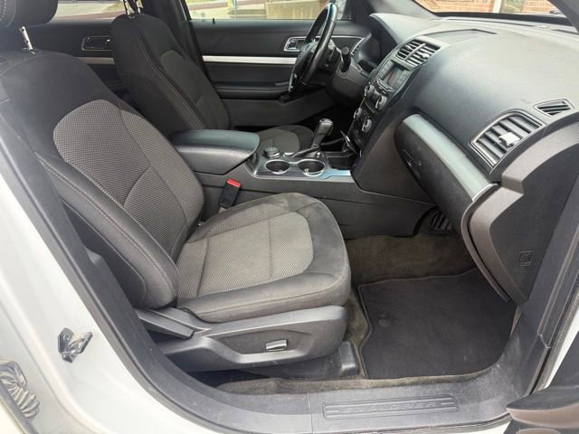 Used 2017 Ford Explorer XLT image 23