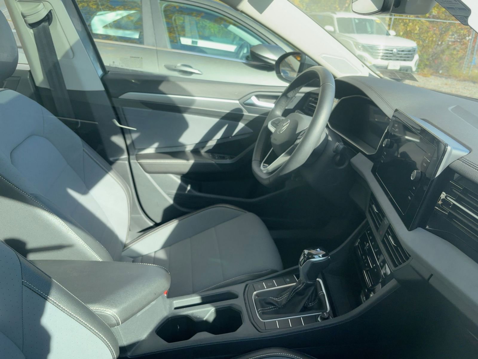 Used 2025 Volkswagen Jetta SE image 10