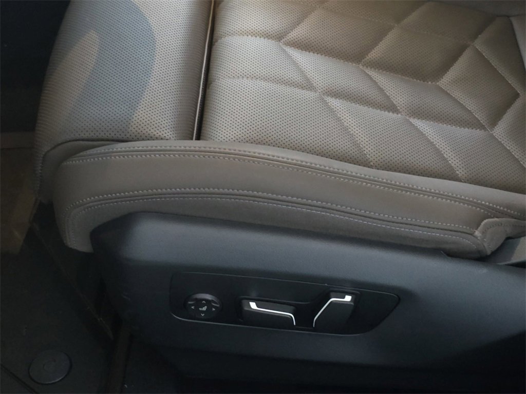 Used 2025 BMW i5 xDrive40 w/ Premium Package image 31