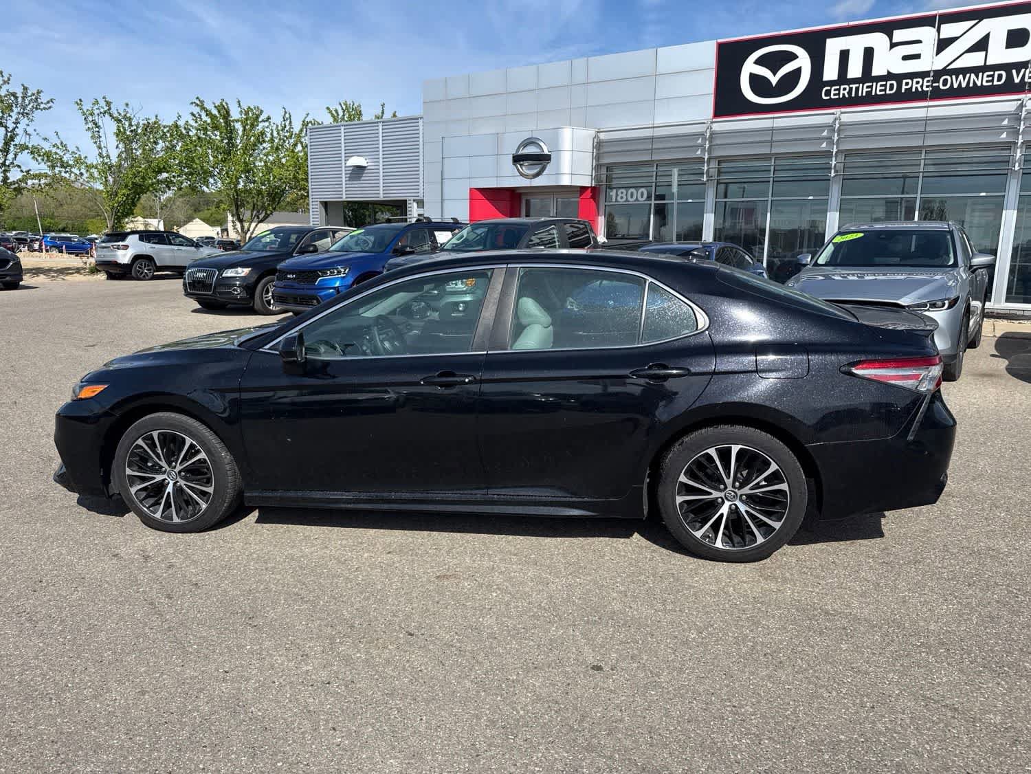 Used 2019 Toyota Camry SE FWD image 8