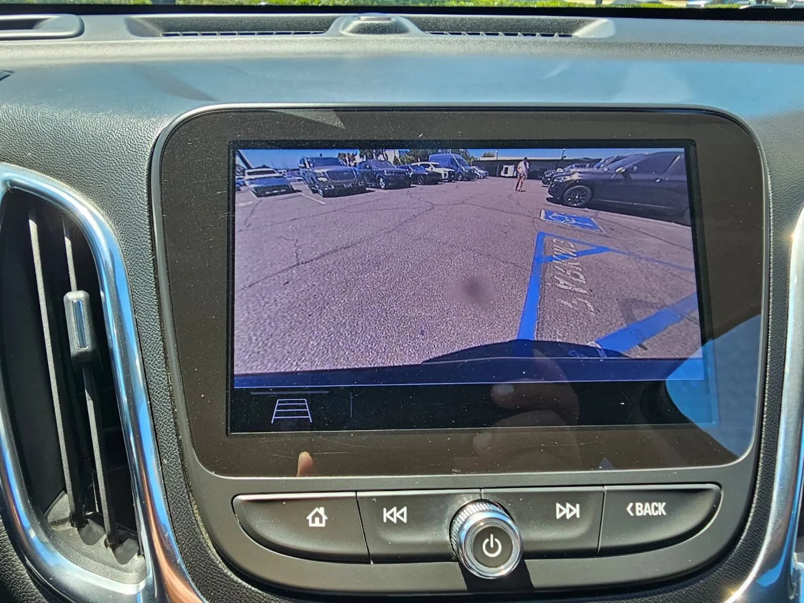 Used 2020 Chevrolet Equinox LT FWD image 22