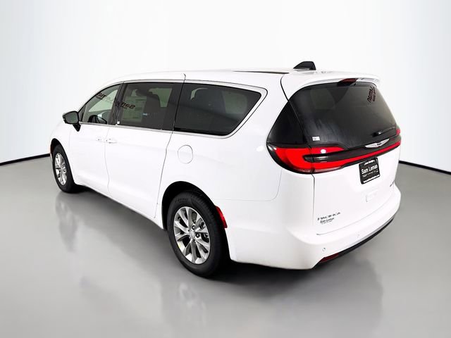 New 2026 Chrysler Pacifica Limited w/ Uconnect Theater Family Group image 5