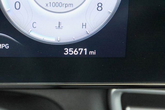 Used 2024 Hyundai Elantra Limited image 30