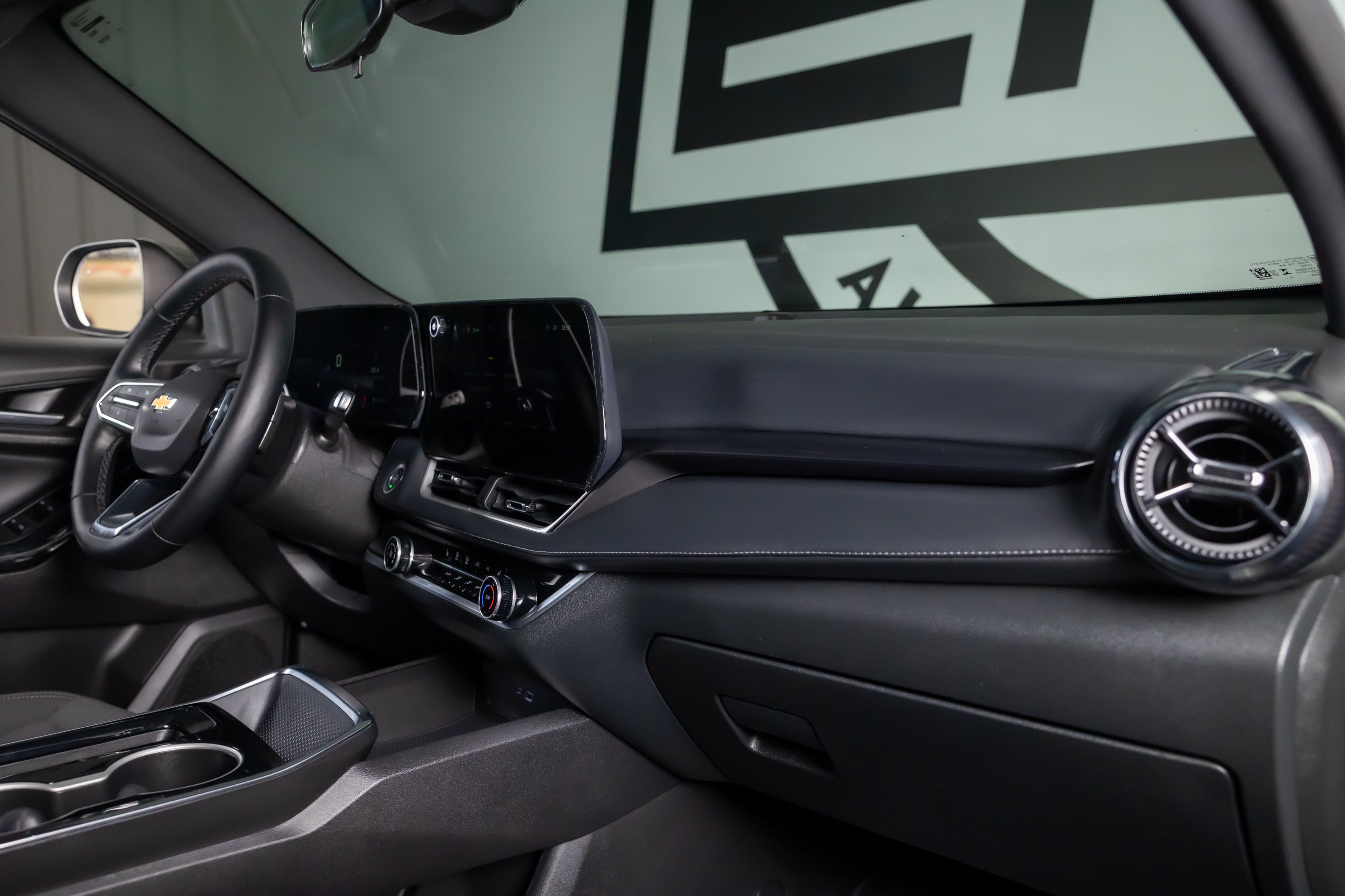 Used 2025 Chevrolet Equinox LT FWD image 18