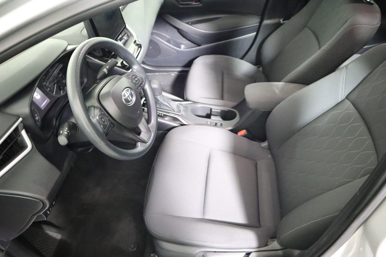 Used 2025 Toyota Corolla LE image 20