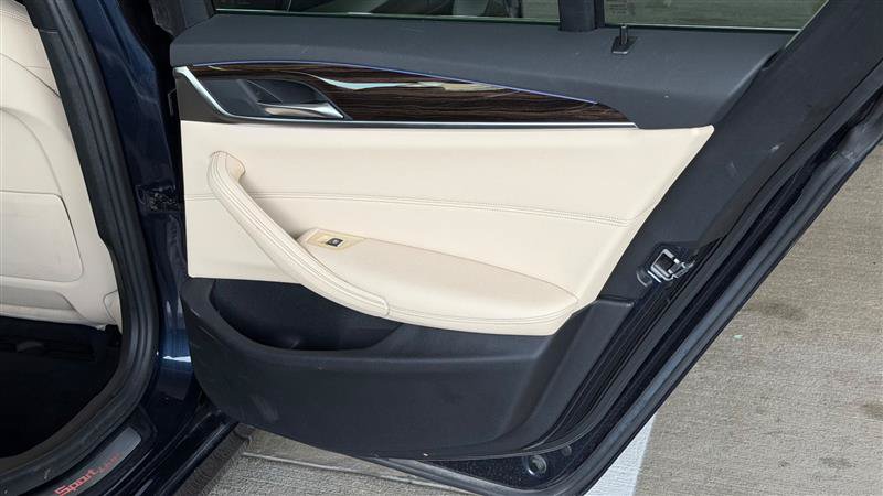 Used 2018 BMW 530i xDrive AWD/4WD image 38