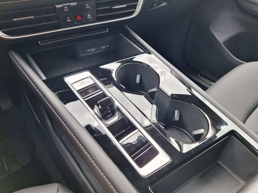 Used 2025 Volkswagen Atlas SE FWD image 14