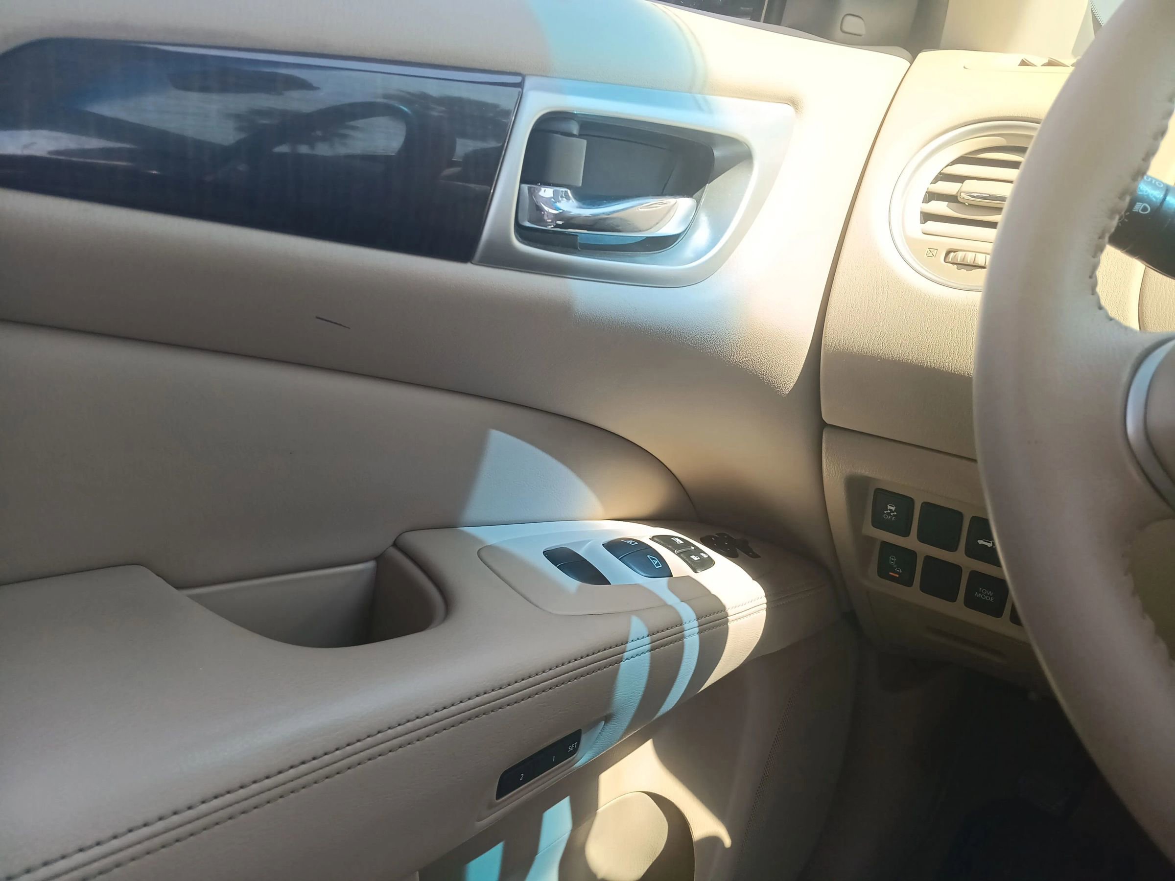 Used 2015 Nissan Pathfinder SL FWD image 24