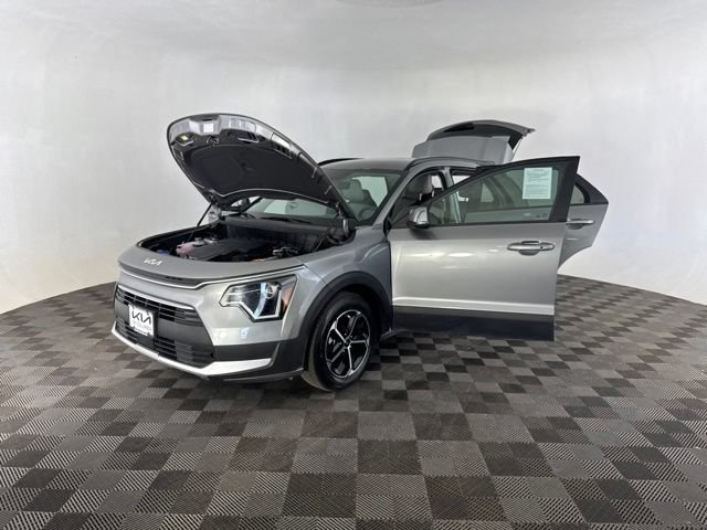 Certified 2025 Kia Niro EX FWD image 12