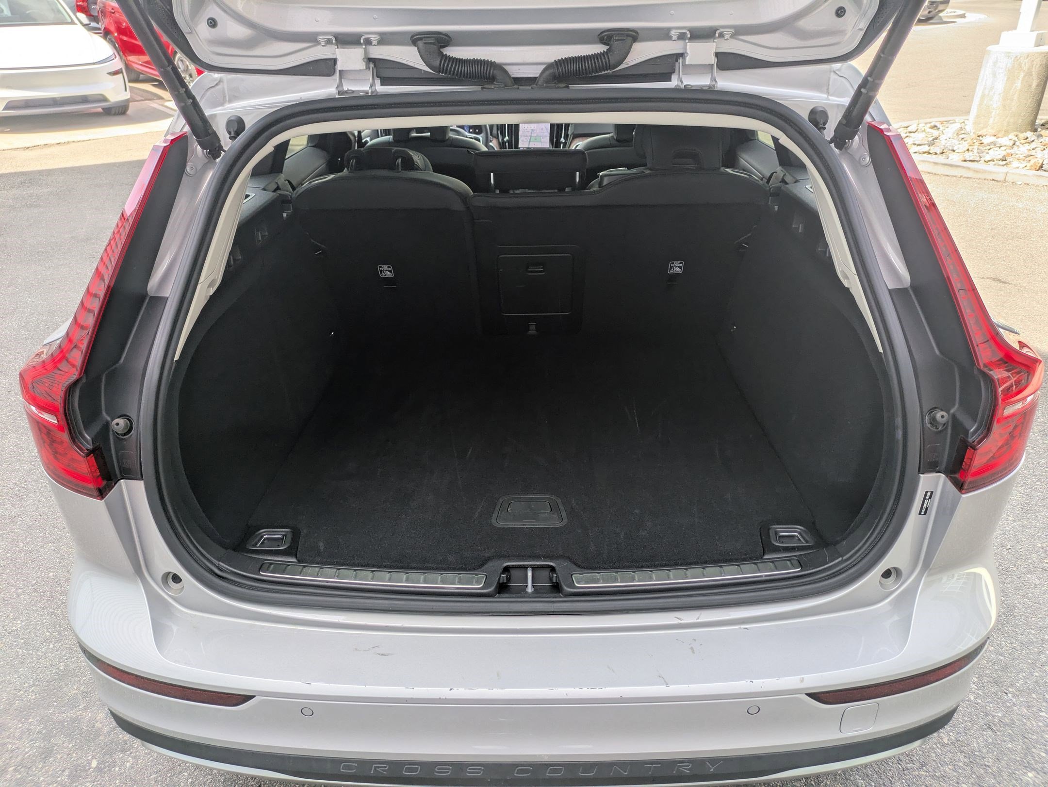 Used 2025 Volvo V60 B5 Cross Country Plus AWD/4WD image 27