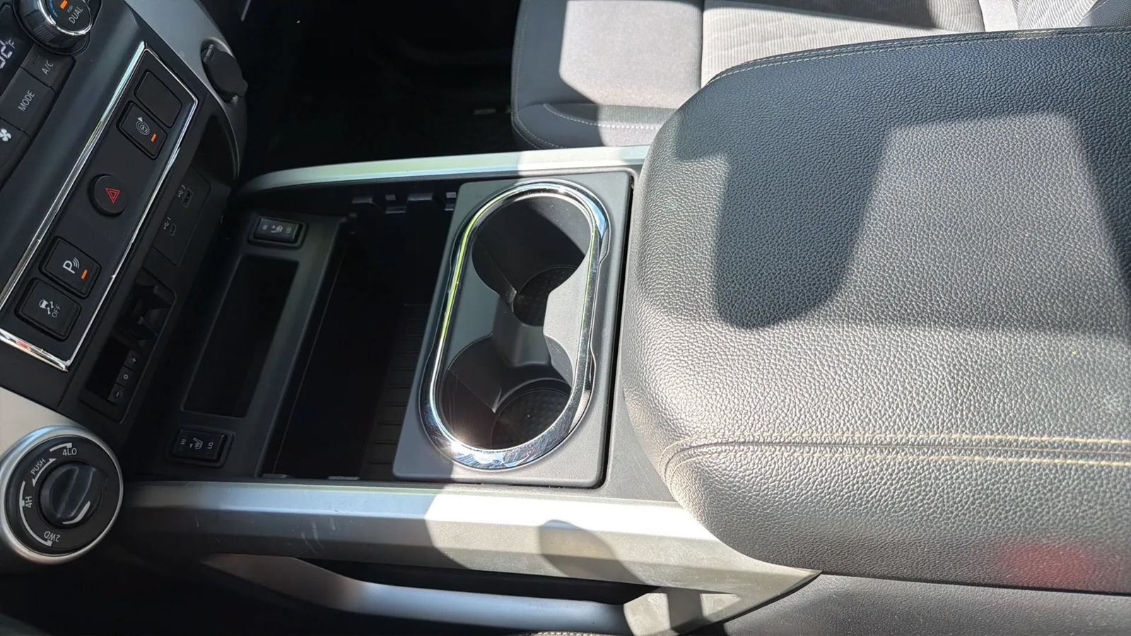 Used 2020 Nissan Titan SV w/ SV Convenience Package AWD/4WD image 29