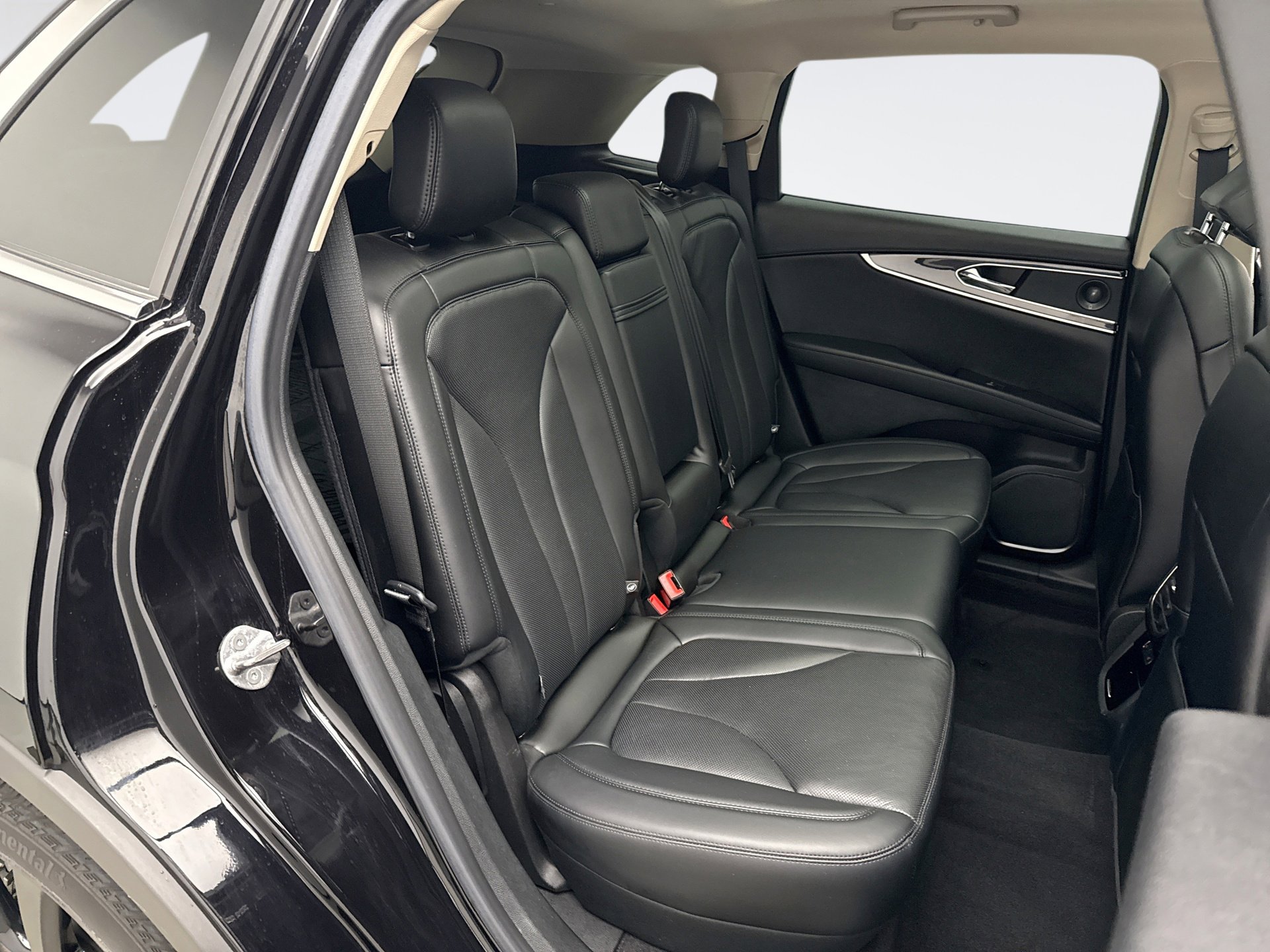 Used 2023 Lincoln Nautilus Reserve w/ Equipment Group 201A image 18