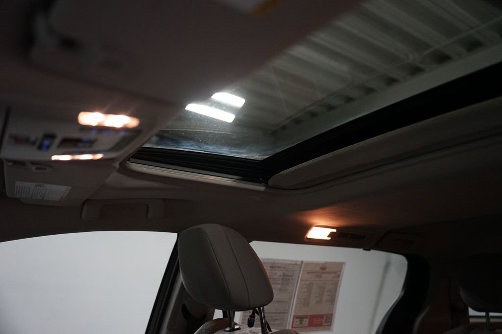 Used 2022 Toyota Sienna LE w/ LE Plus Package FWD image 28