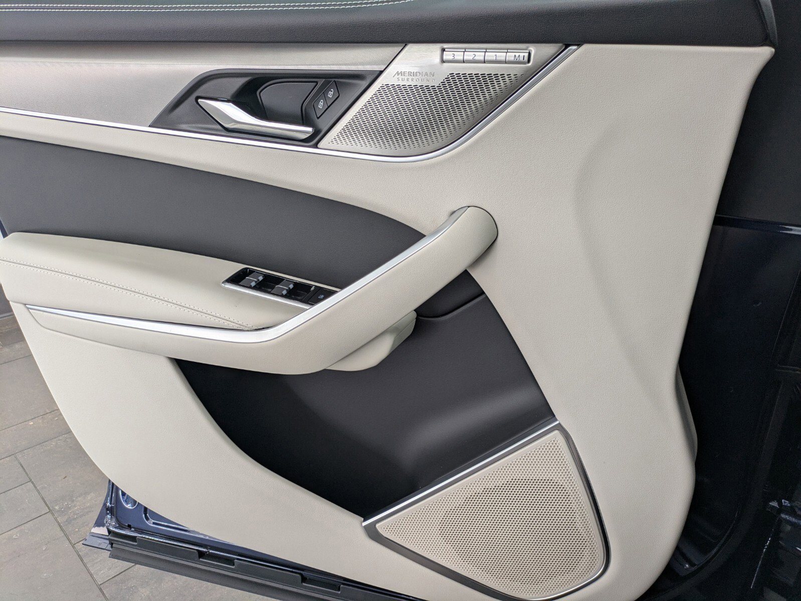 New 2026 Jaguar F-PACE R-Dynamic S image 19