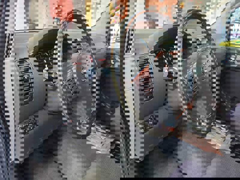 Used 2006 Nissan Pathfinder SE w/ (P01) Se Premium Pkg image 8