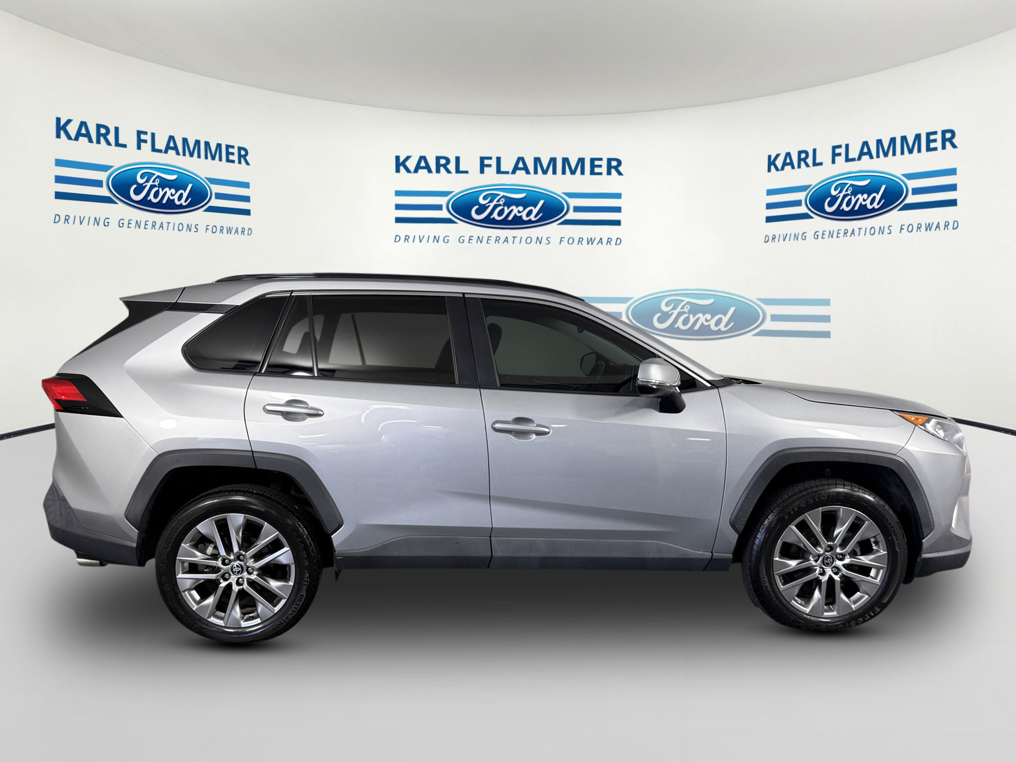 Used 2021 Toyota RAV4 XLE Premium FWD image 2