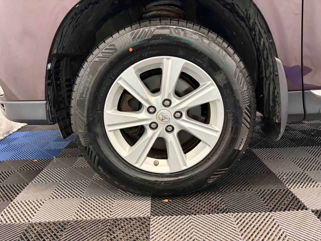 Used 2011 Toyota Highlander SE w/ Tow Pkg AWD/4WD image 27