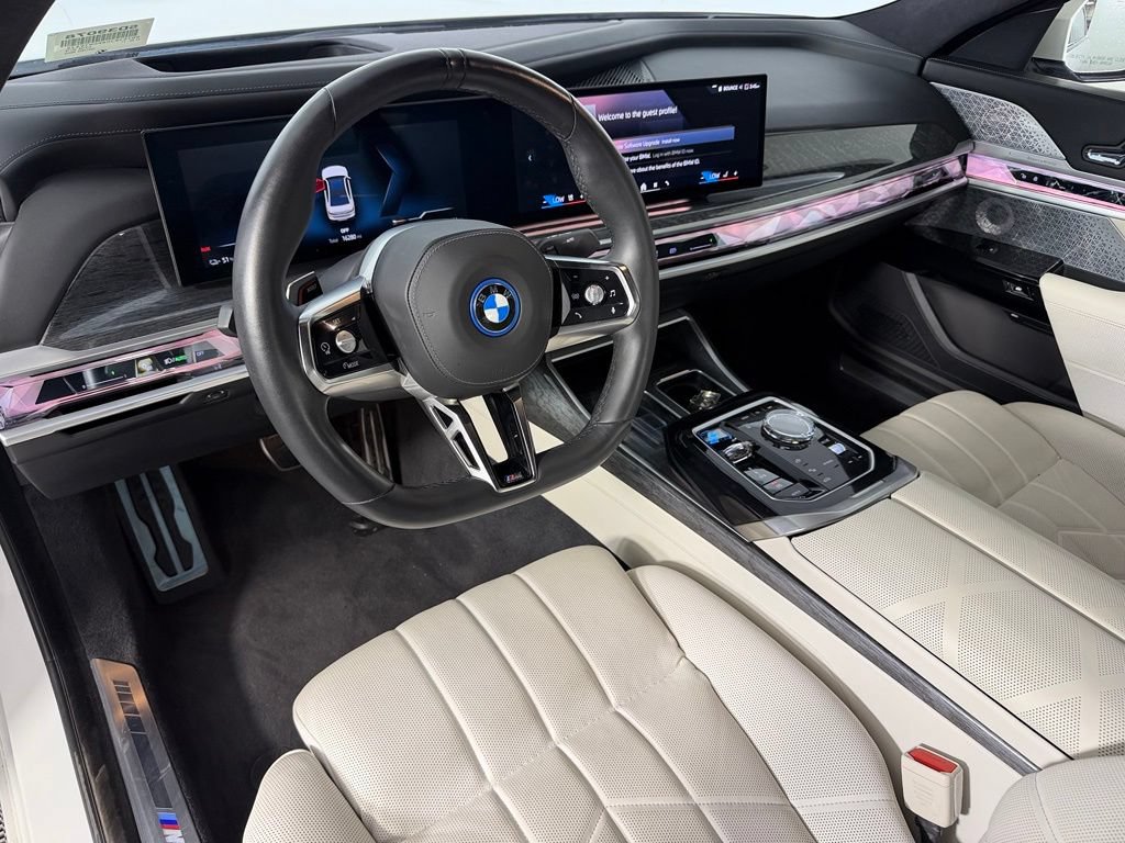 Used 2023 BMW i7 xDrive60 w/ Parking Assistance Package AWD/4WD image 22