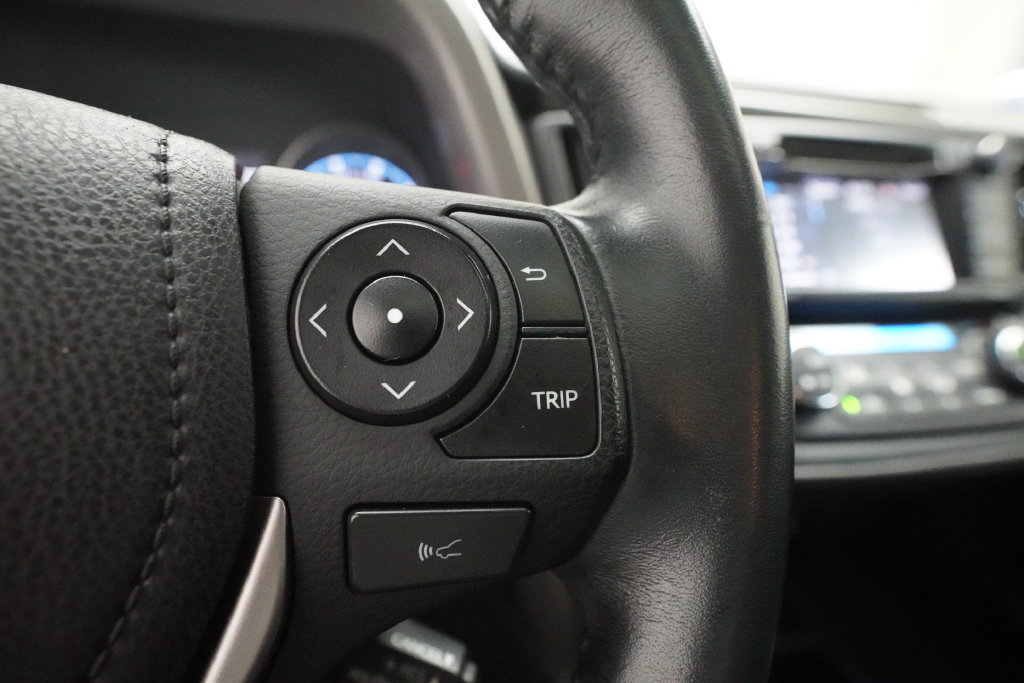 Used 2018 Toyota RAV4 XLE w/ Plus Extra Value Package AWD/4WD image 18
