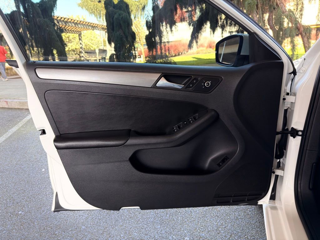 Used 2013 Volkswagen Jetta TDI image 28