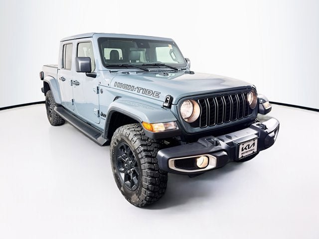 Used 2025 Jeep Gladiator Sport AWD/4WD image 3