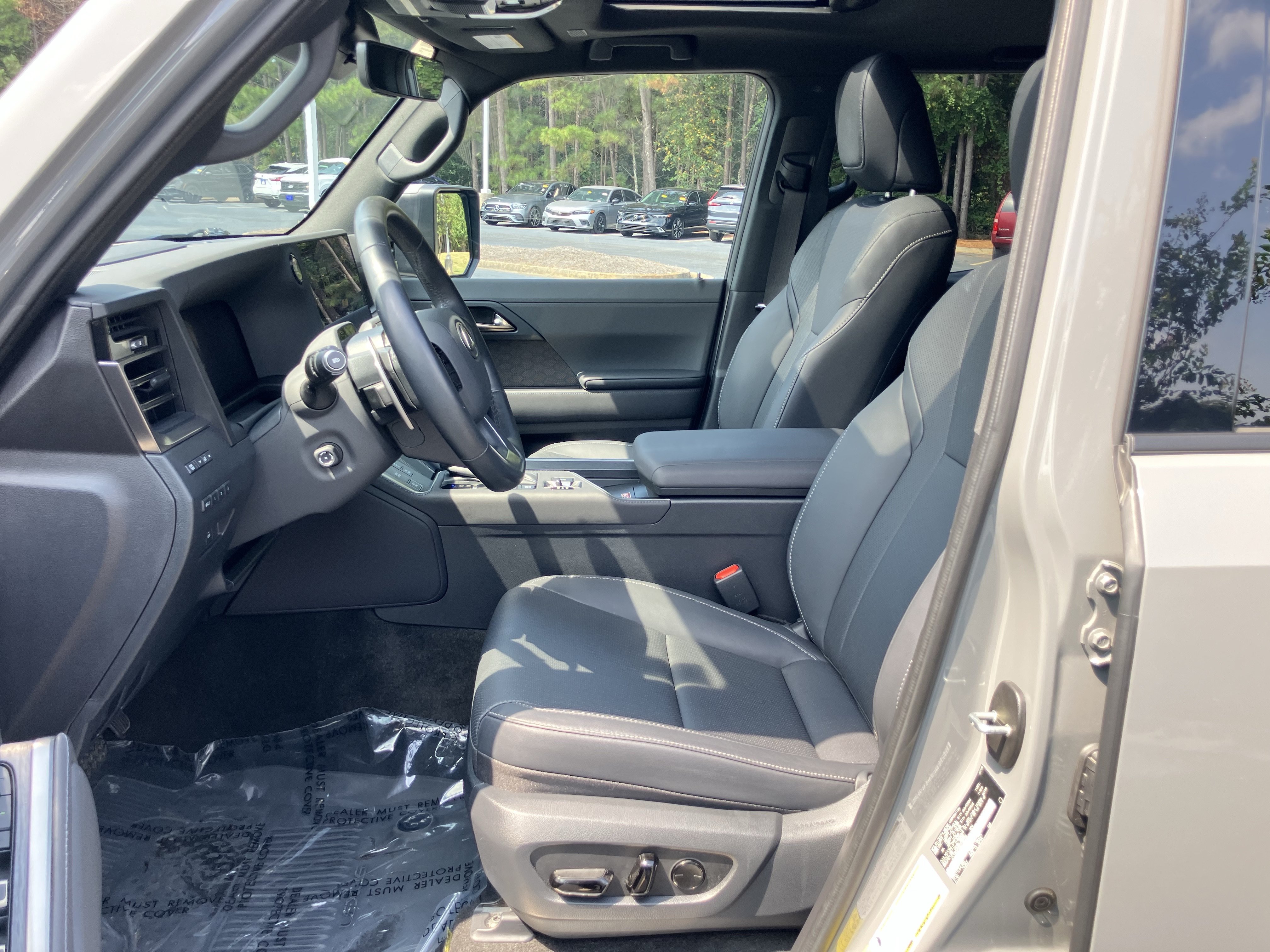 Used 2025 Lexus GX 550 w/ Accessory Package (2T) AWD/4WD image 16