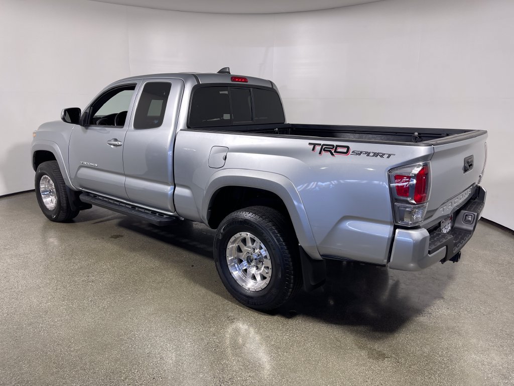 Used 2022 Toyota Tacoma TRD Sport w/ TRD Premium Sport Package RWD image 5