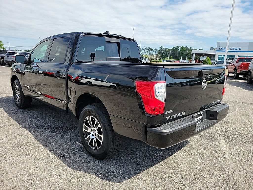 Used 2024 Nissan Titan SV AWD/4WD image 5