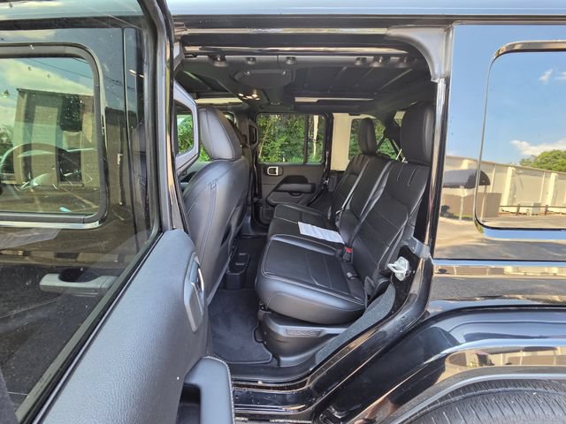 Used 2022 Jeep Wrangler Unlimited Sahara w/ Cold Weather Group AWD/4WD image 19