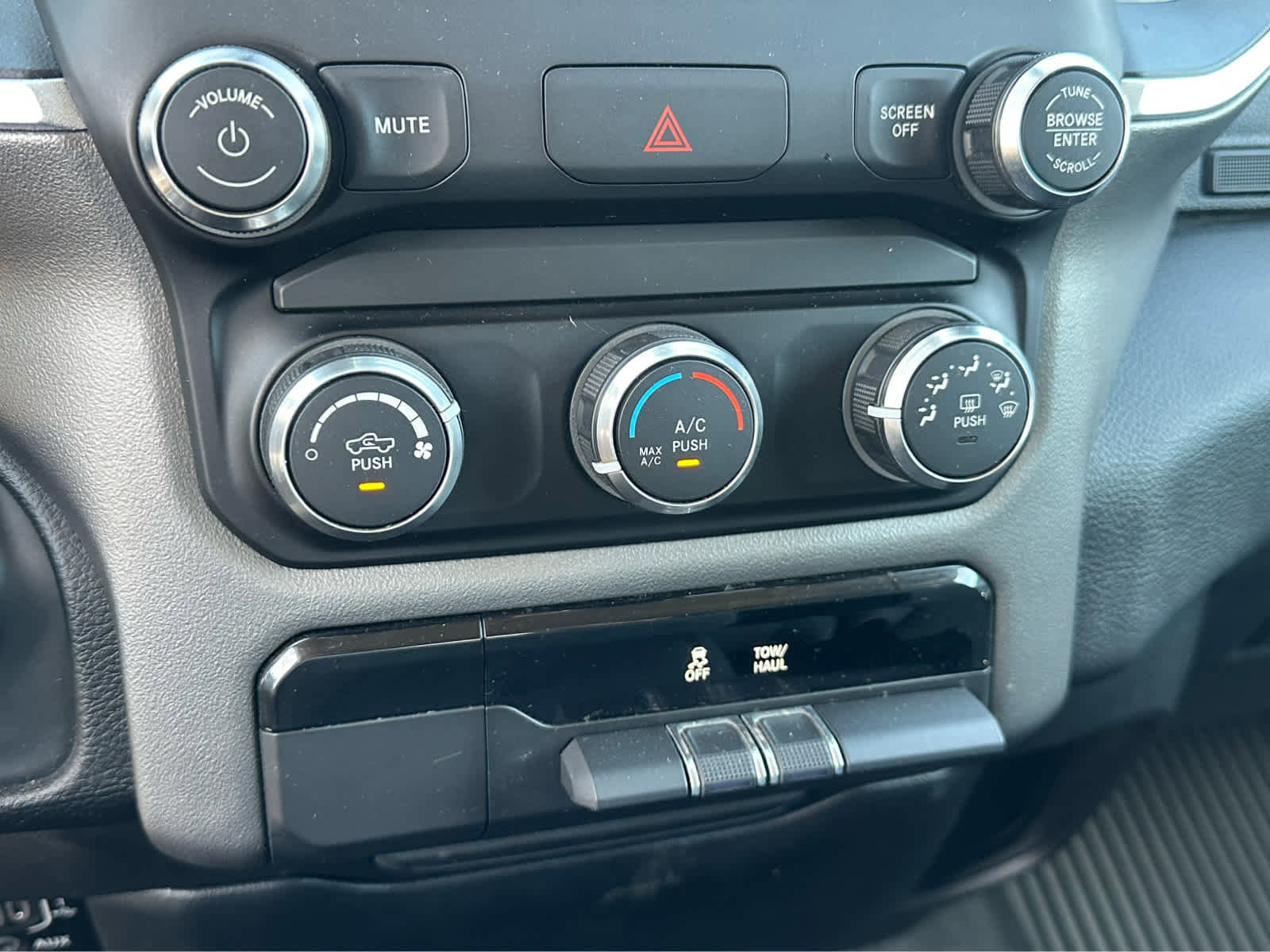 Used 2020 RAM 1500 Big Horn AWD/4WD image 13