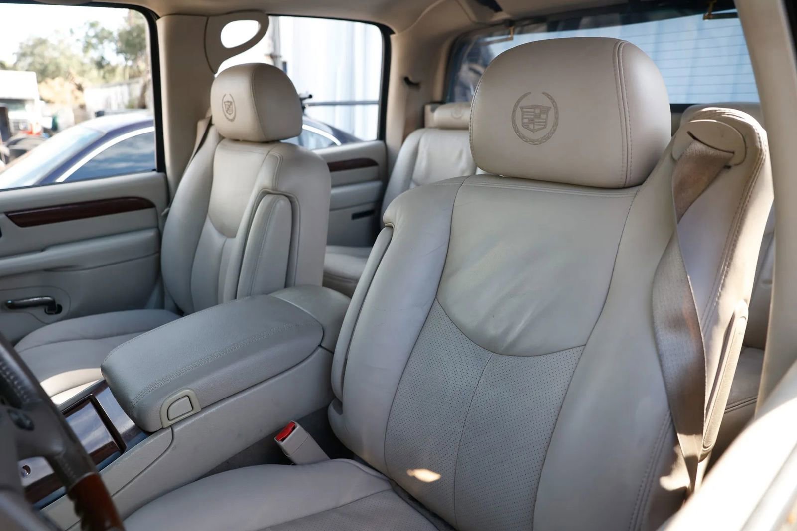 Used 2005 Cadillac Escalade EXT image 12