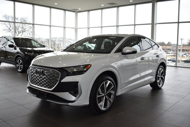 Used 2023 Audi Q4 e-tron Prestige image 6