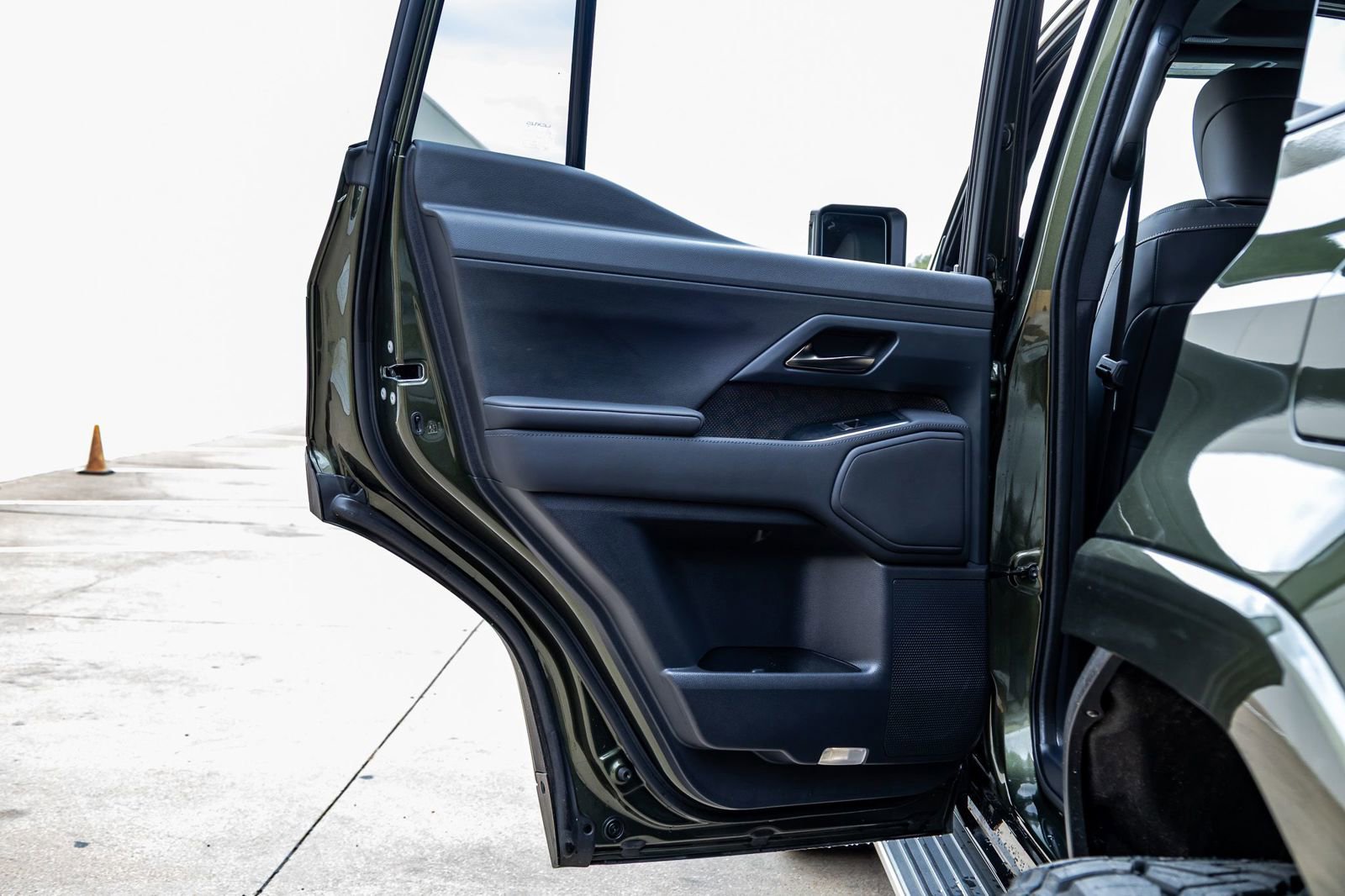 Used 2024 Lexus GX 550 w/ Accessory Package (2T) AWD/4WD image 38