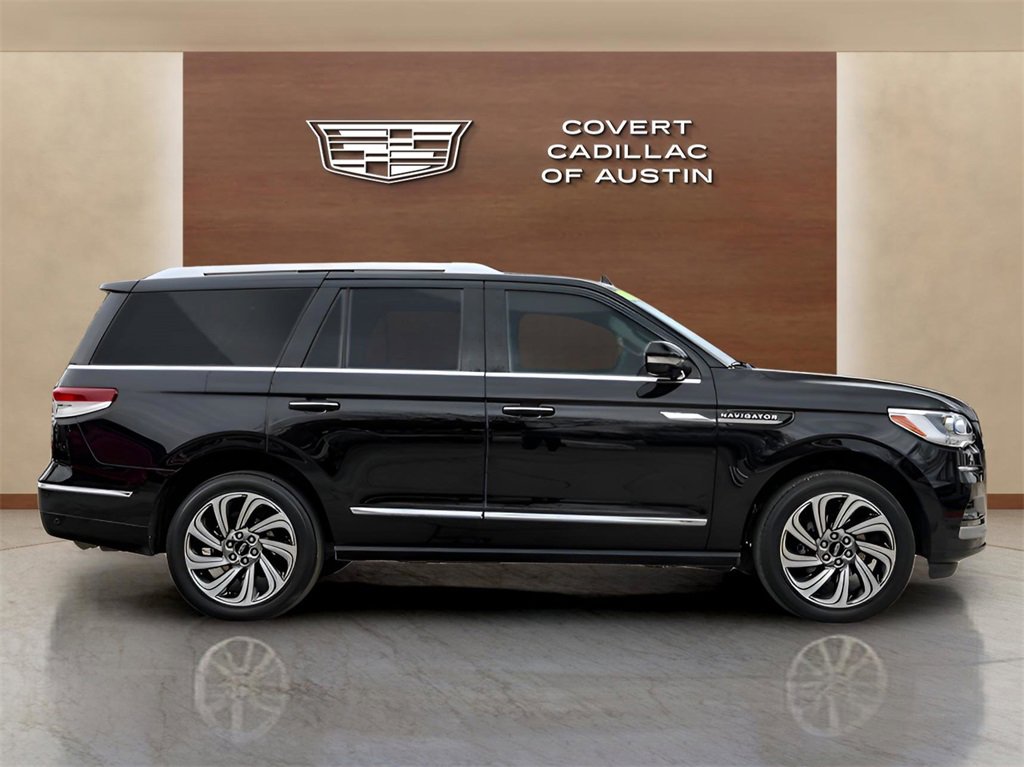 Used 2024 Lincoln Navigator Reserve image 5