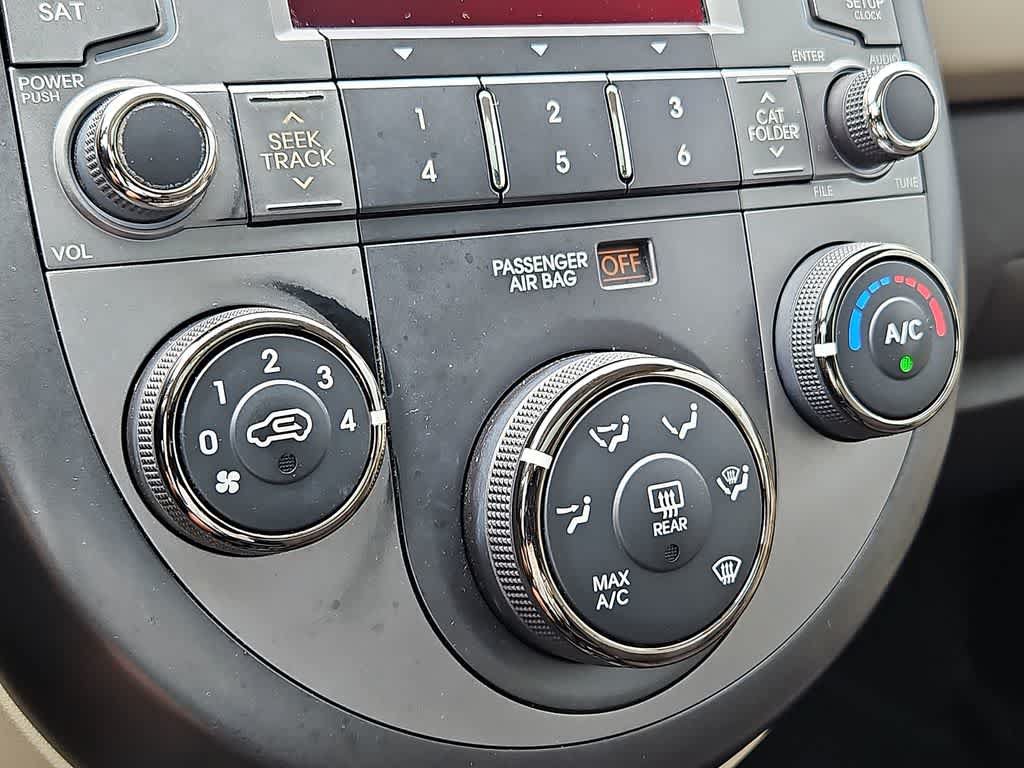 Used 2010 Kia Soul ! FWD image 16