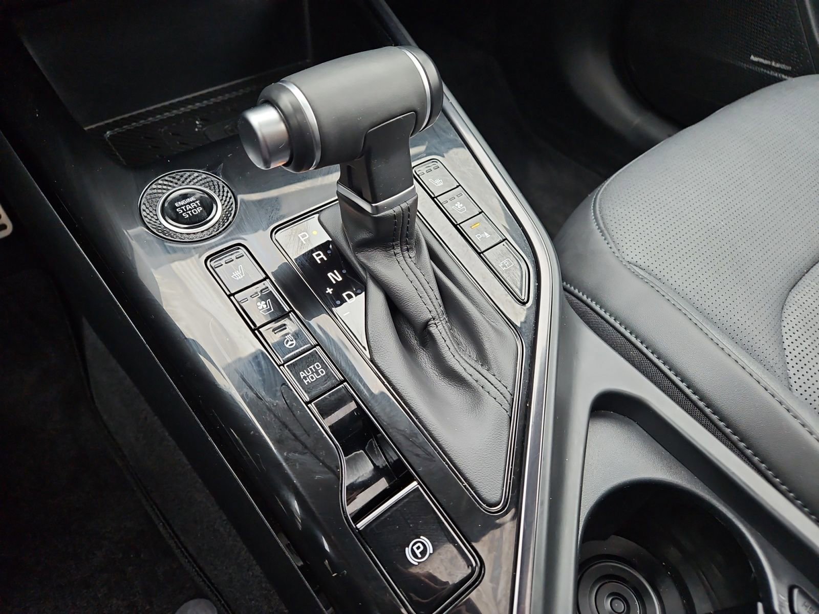 Used 2023 Kia Niro SX Touring image 27