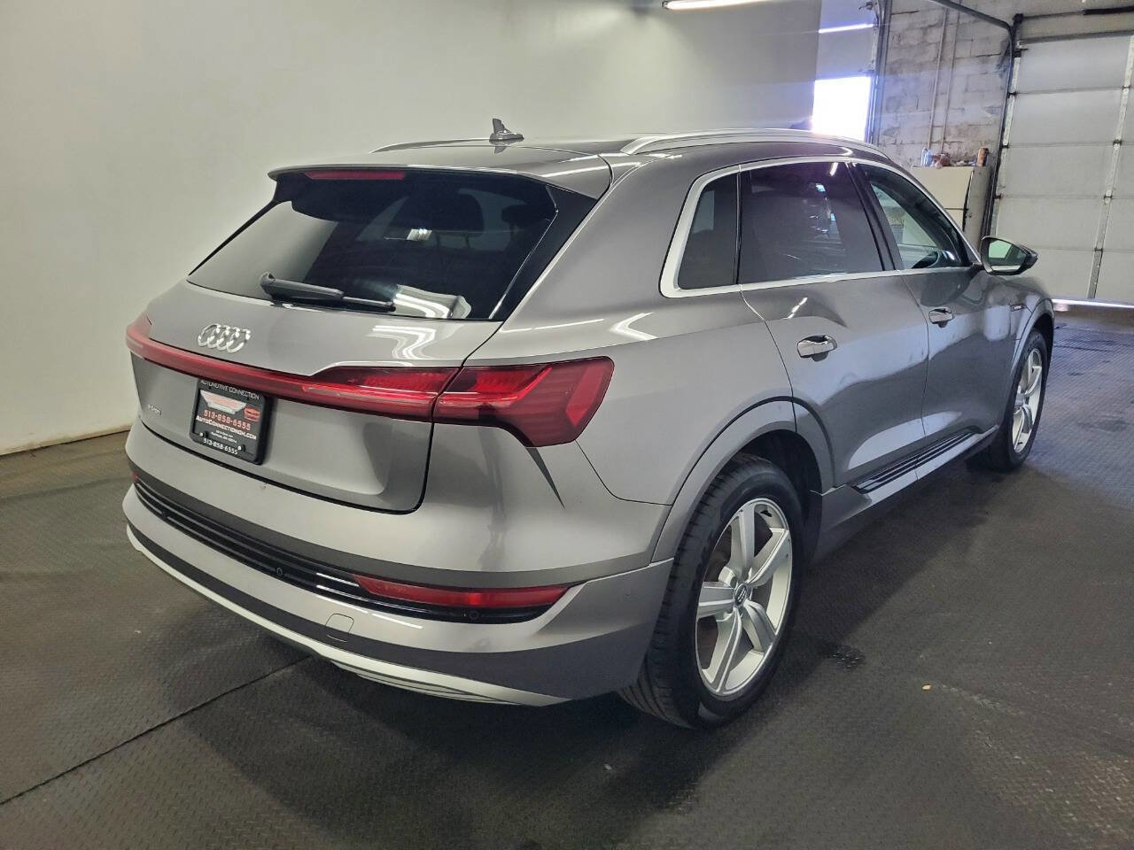 Used 2019 Audi e-tron Prestige w/ Prestige Package image 7