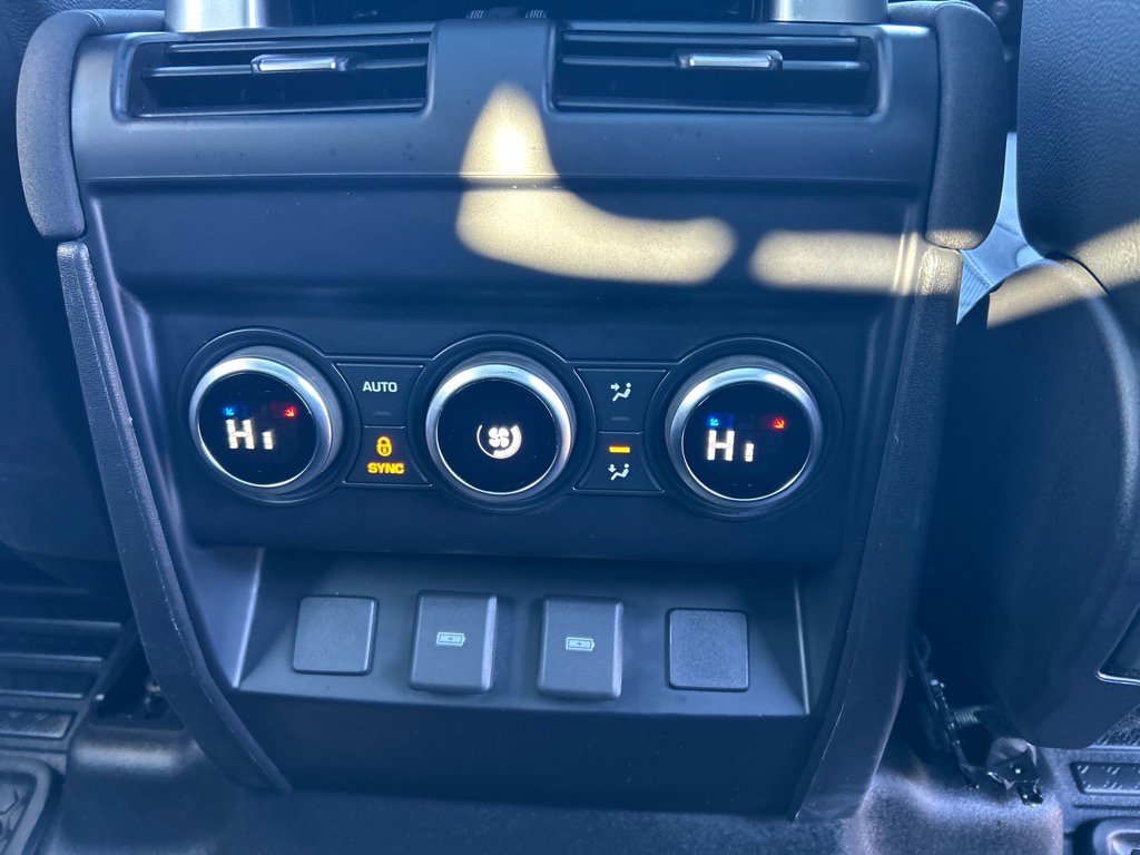 Used 2023 Land Rover Defender 130 X-Dynamic SE image 25