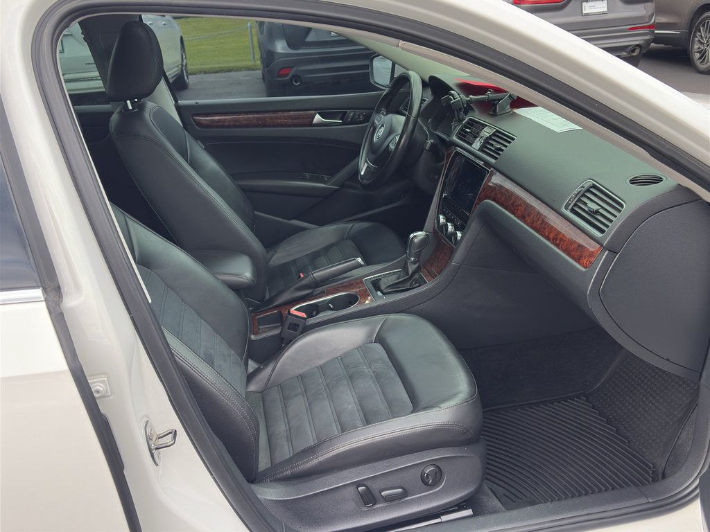 Used 2013 Volkswagen Passat TDI SEL Premium FWD image 19