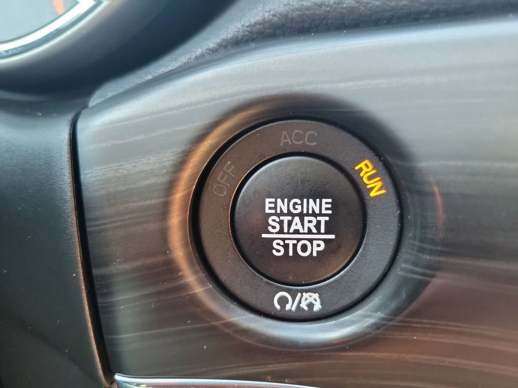 Used 2021 Jeep Grand Cherokee Limited AWD/4WD image 25