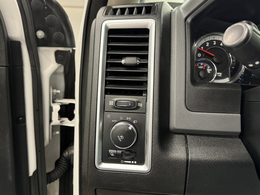 Used 2017 RAM 3500 Big Horn AWD/4WD image 32