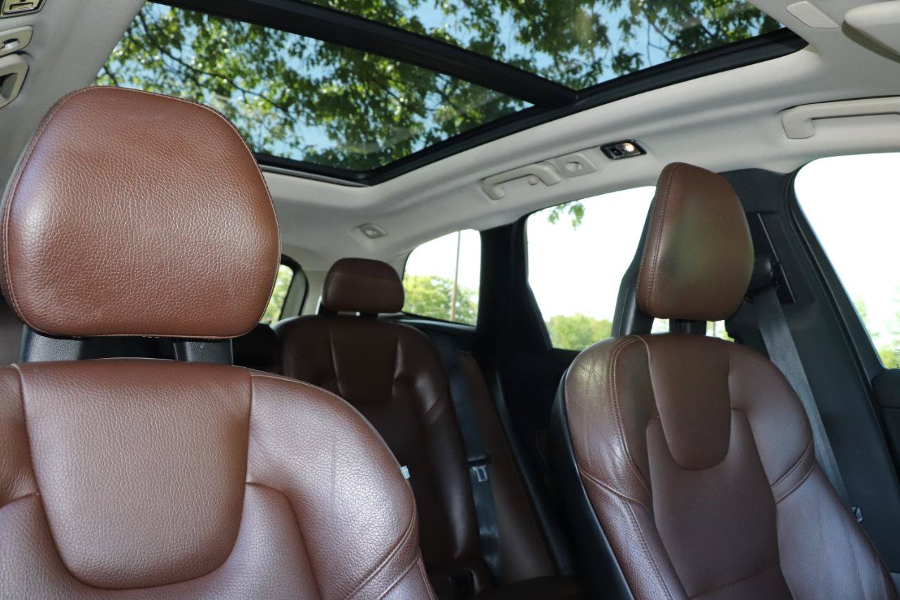 Used 2018 Volvo XC60 T5 Inscription w/ Convenience Package AWD/4WD image 38